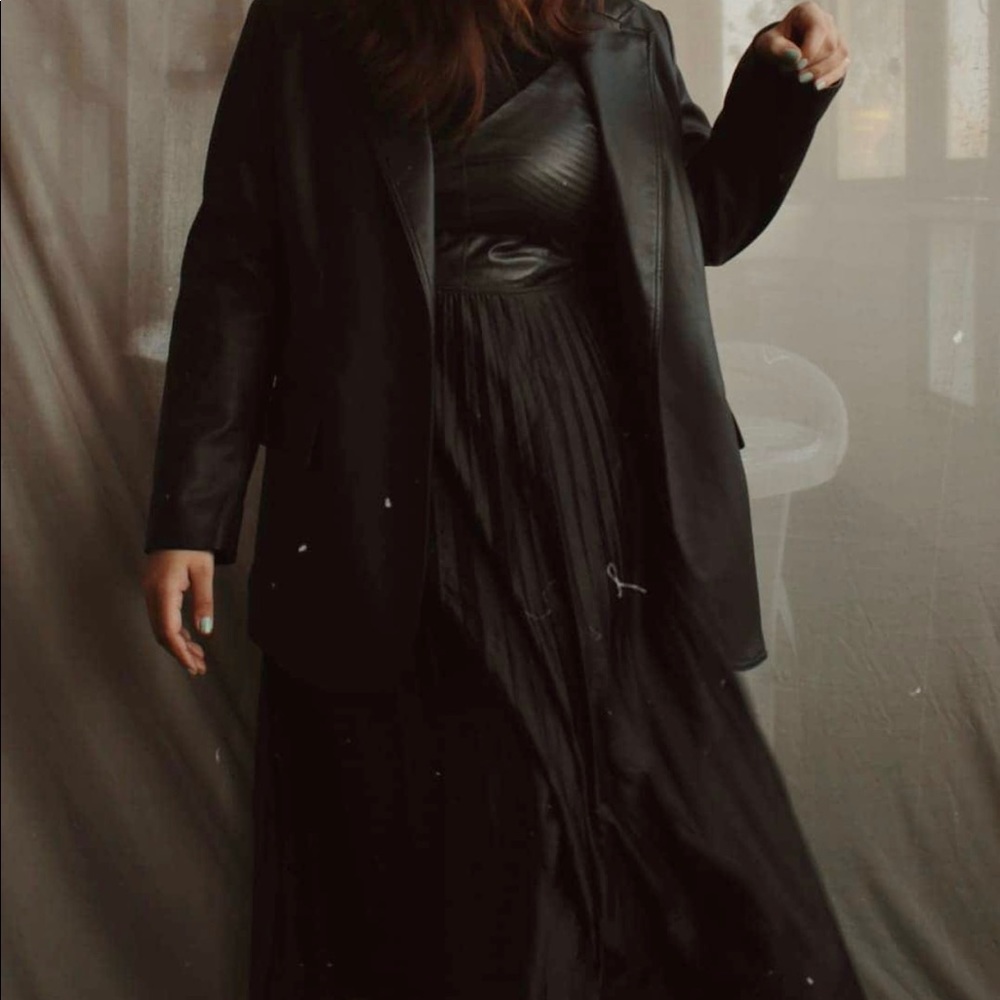 Black Accordian Pleat Maxi Skirt, Brand new with tags, Size-Large - Picture 7 of 11